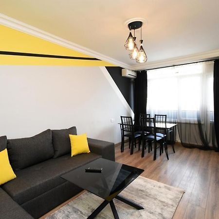 Positive Apartment In Center Of Yerevan City ภายนอก รูปภาพ