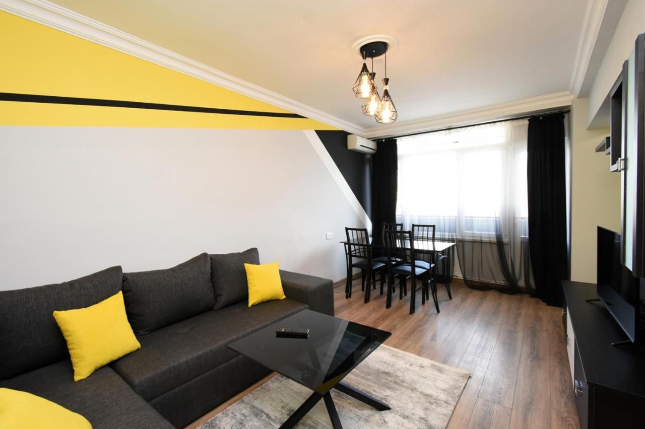 Positive Apartment In Center Of Yerevan City ภายนอก รูปภาพ