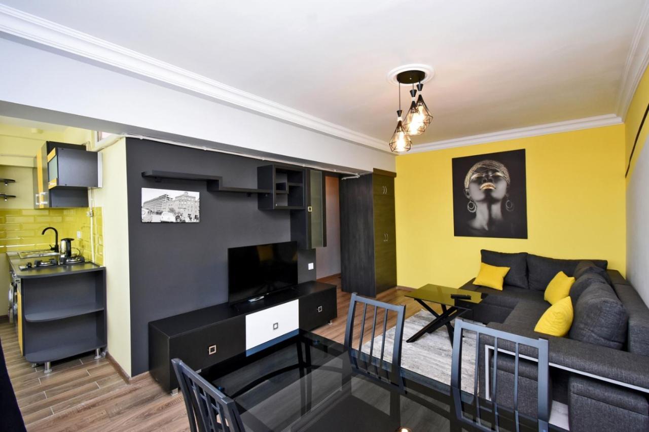 Positive Apartment In Center Of Yerevan City ภายนอก รูปภาพ