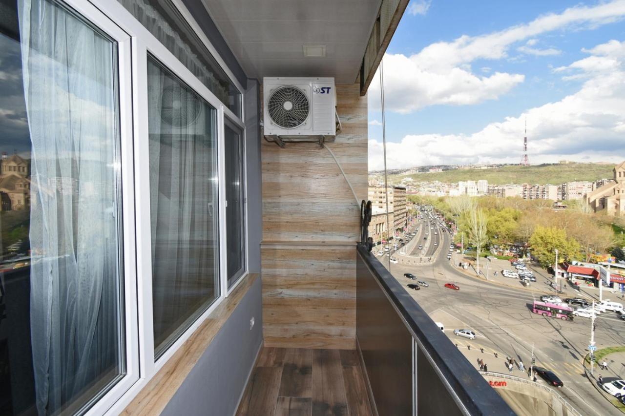 Positive Apartment In Center Of Yerevan City ภายนอก รูปภาพ