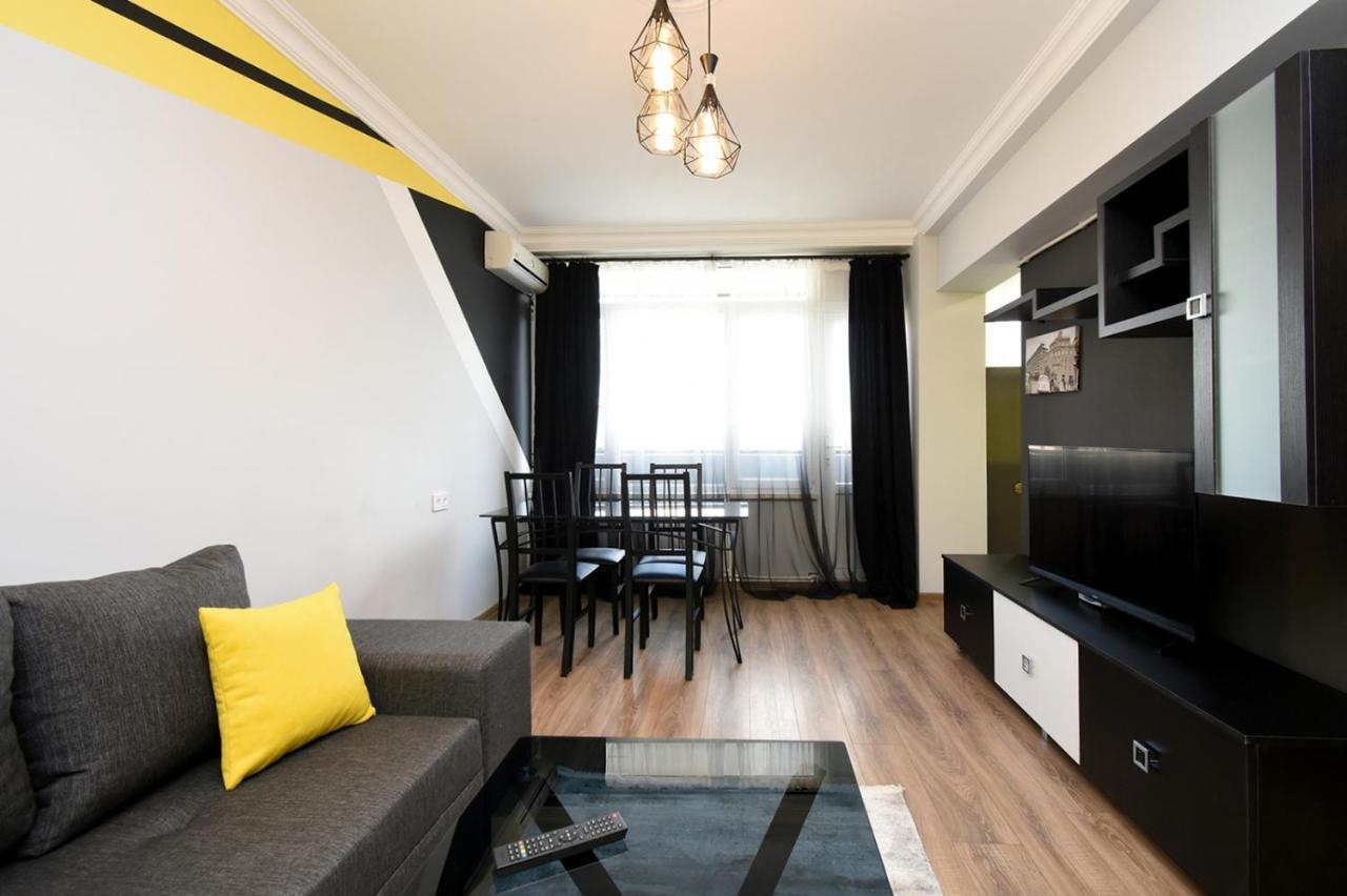 Positive Apartment In Center Of Yerevan City ภายนอก รูปภาพ