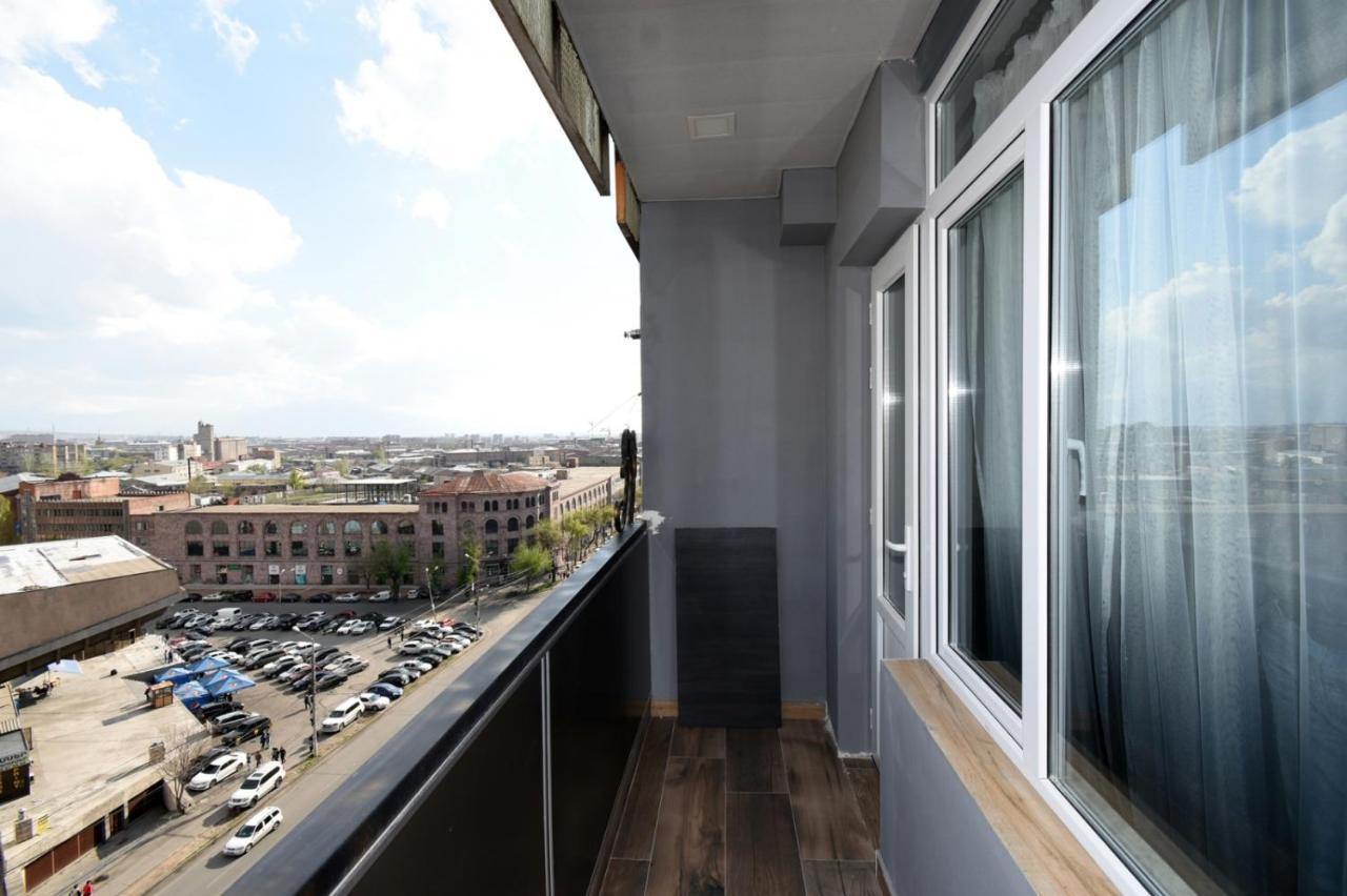 Positive Apartment In Center Of Yerevan City ภายนอก รูปภาพ