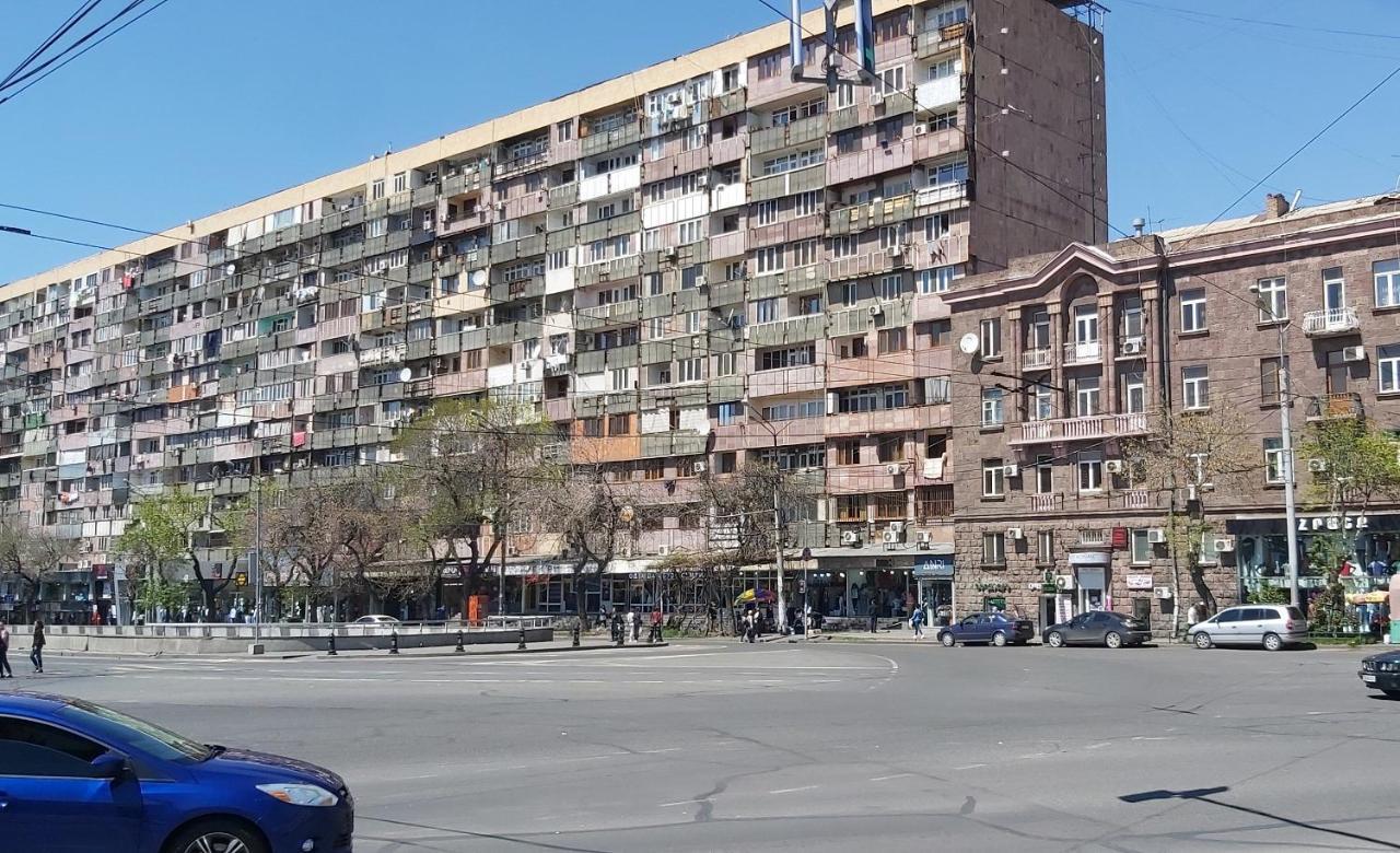 Positive Apartment In Center Of Yerevan City ภายนอก รูปภาพ