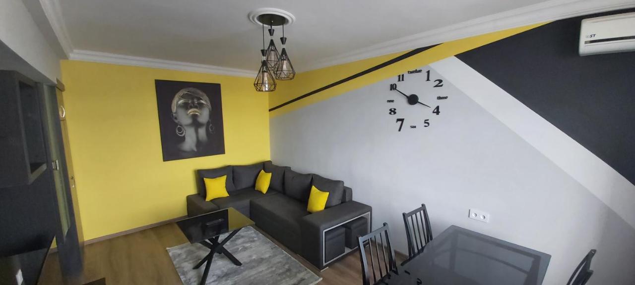 Positive Apartment In Center Of Yerevan City ภายนอก รูปภาพ